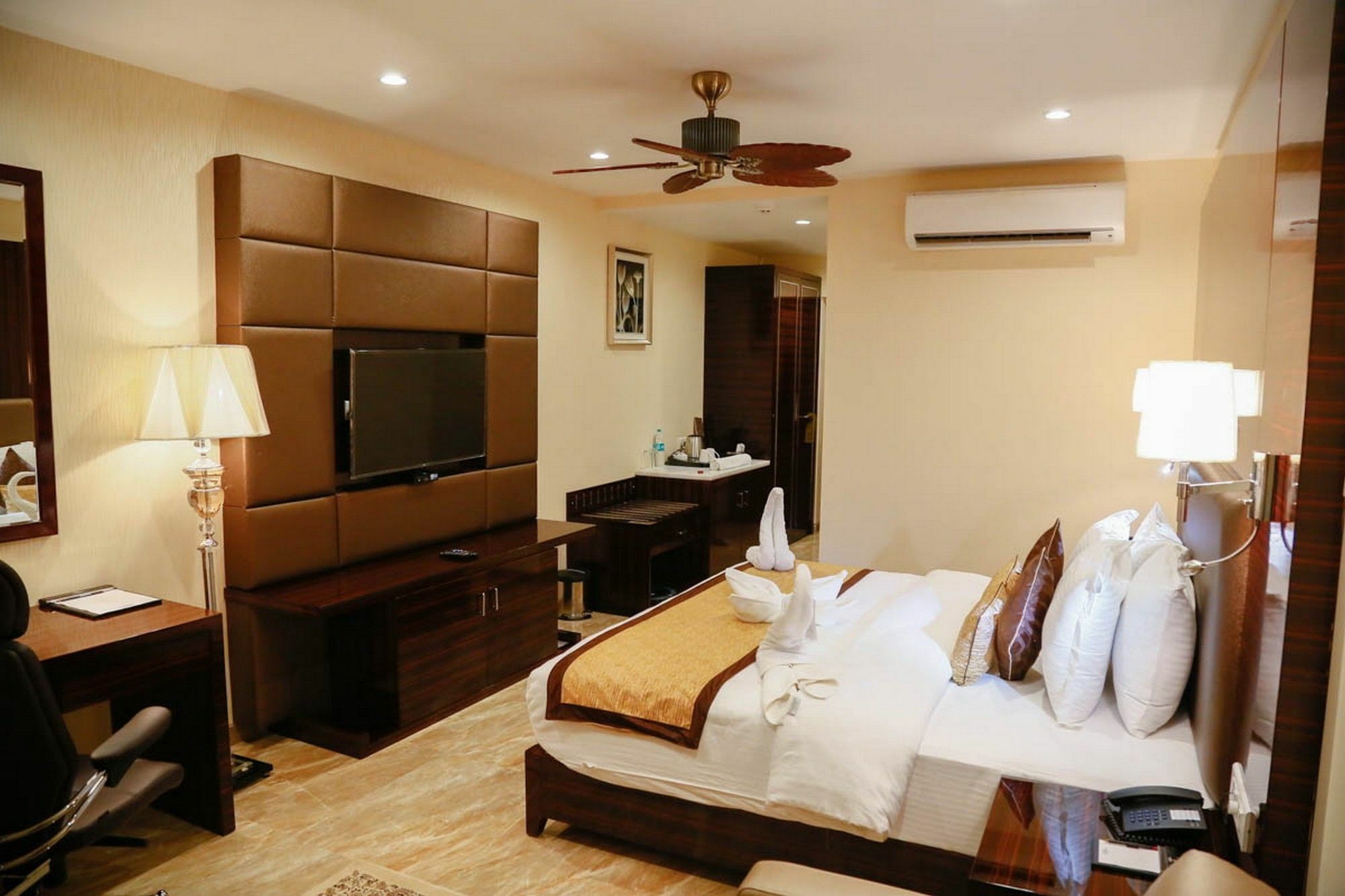 Fabhotel Prime Sarala Crown With Pool - Nr Calangute Beach Exterior photo