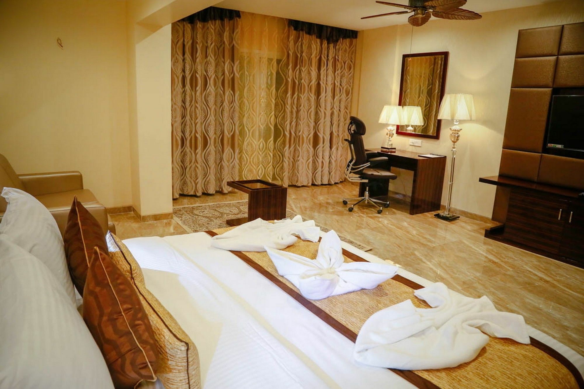 Fabhotel Prime Sarala Crown With Pool - Nr Calangute Beach Exterior photo