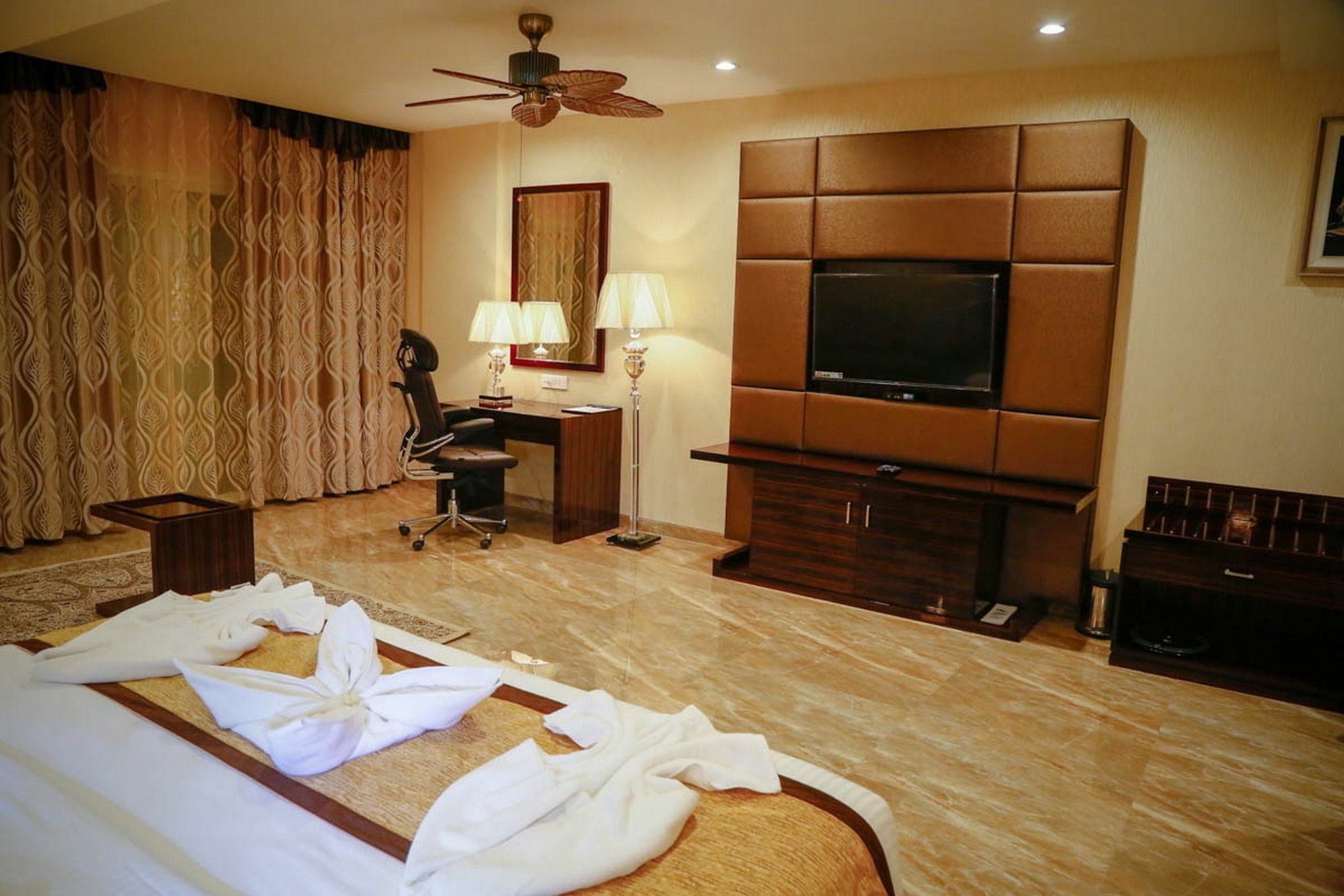 Fabhotel Prime Sarala Crown With Pool - Nr Calangute Beach Exterior photo